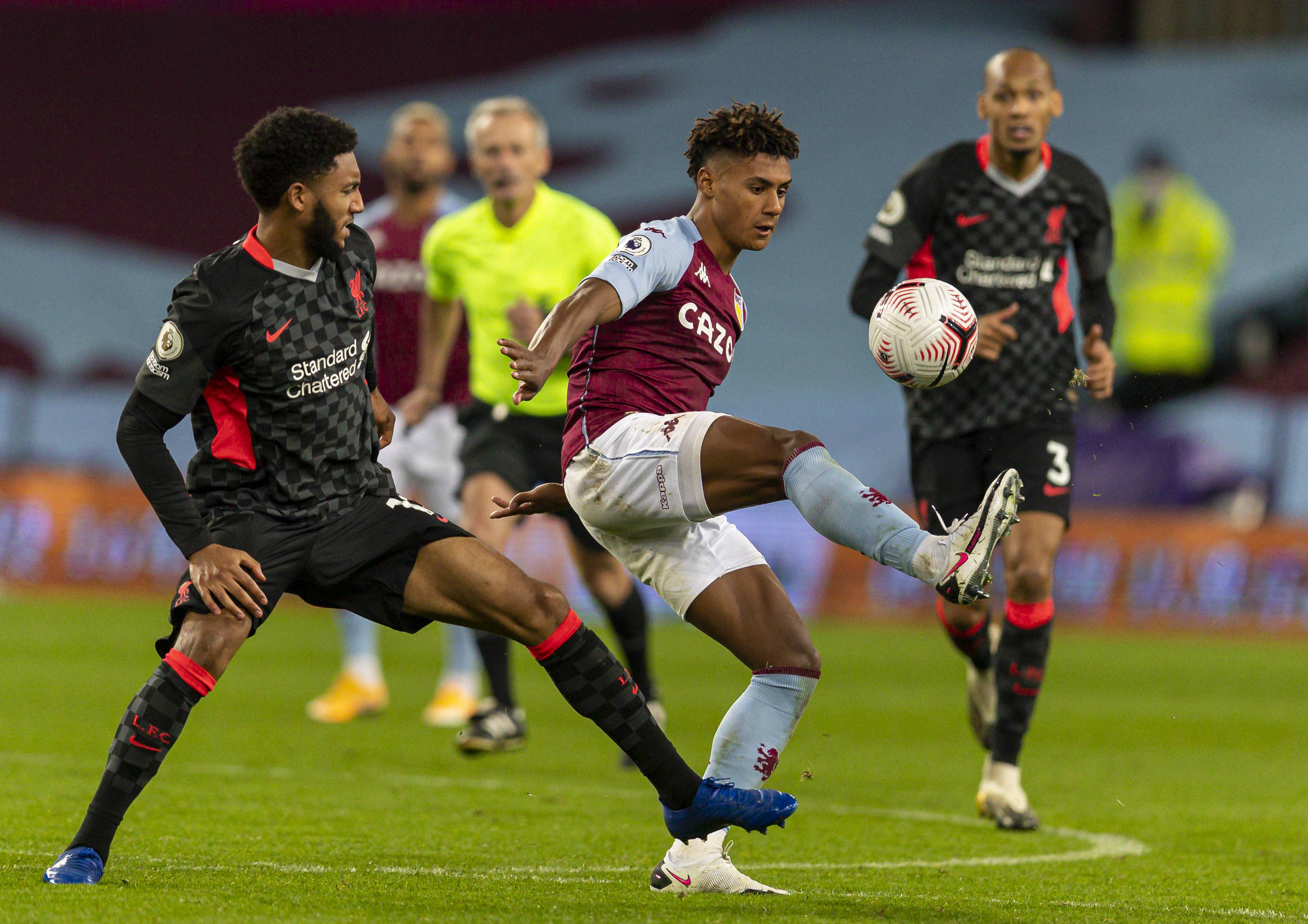 这使得他在 这使得他在